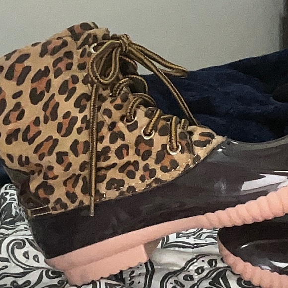 Avant- size 7 leopard rainboots - Picture 1 of 5